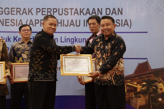 MAN 1 Surakarta Meraih Penghargaan Bergengsi "APPel Hijau Indonesia Awards 2025"