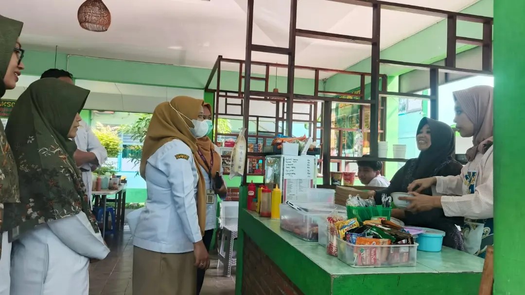 Kantin Sehat, Generasi Hebat: MAN 1 Surakarta Bersama Puskesmas Gambirsari Gelar Pengawasan Kantin Sekolah