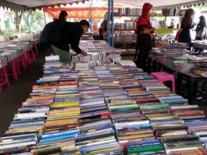 Bazar Buku Bekas & Amal untuk Bantu Siswa Kurang Mampu