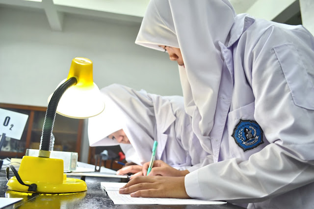 Kunjungan dan Praktikum di MIPA dan FUB UGM