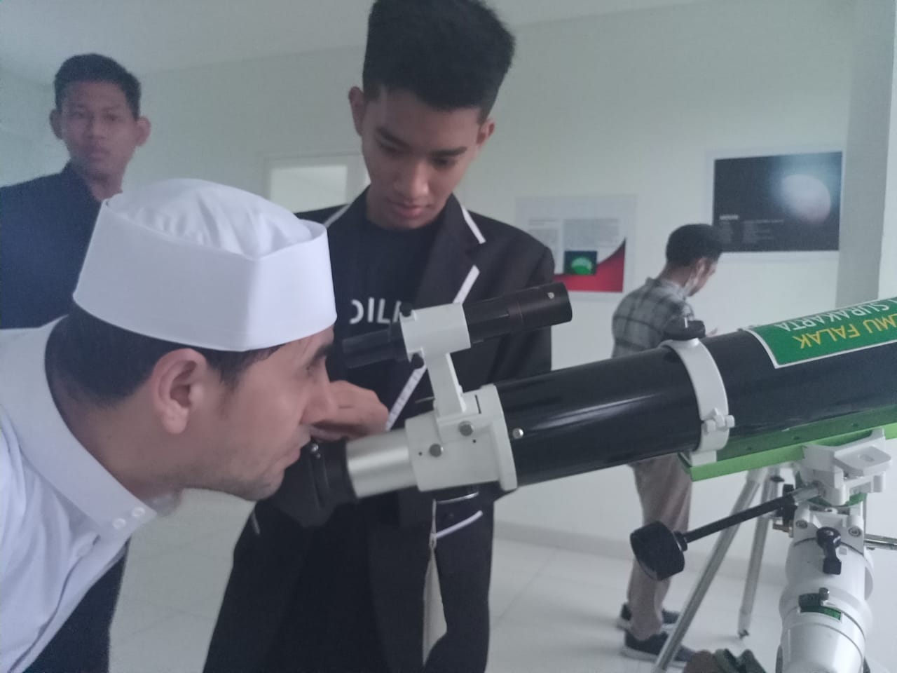 Observatorium As-Syi’ra MAN 1 Surakarta Gelar Observasi Gerhana Bulan