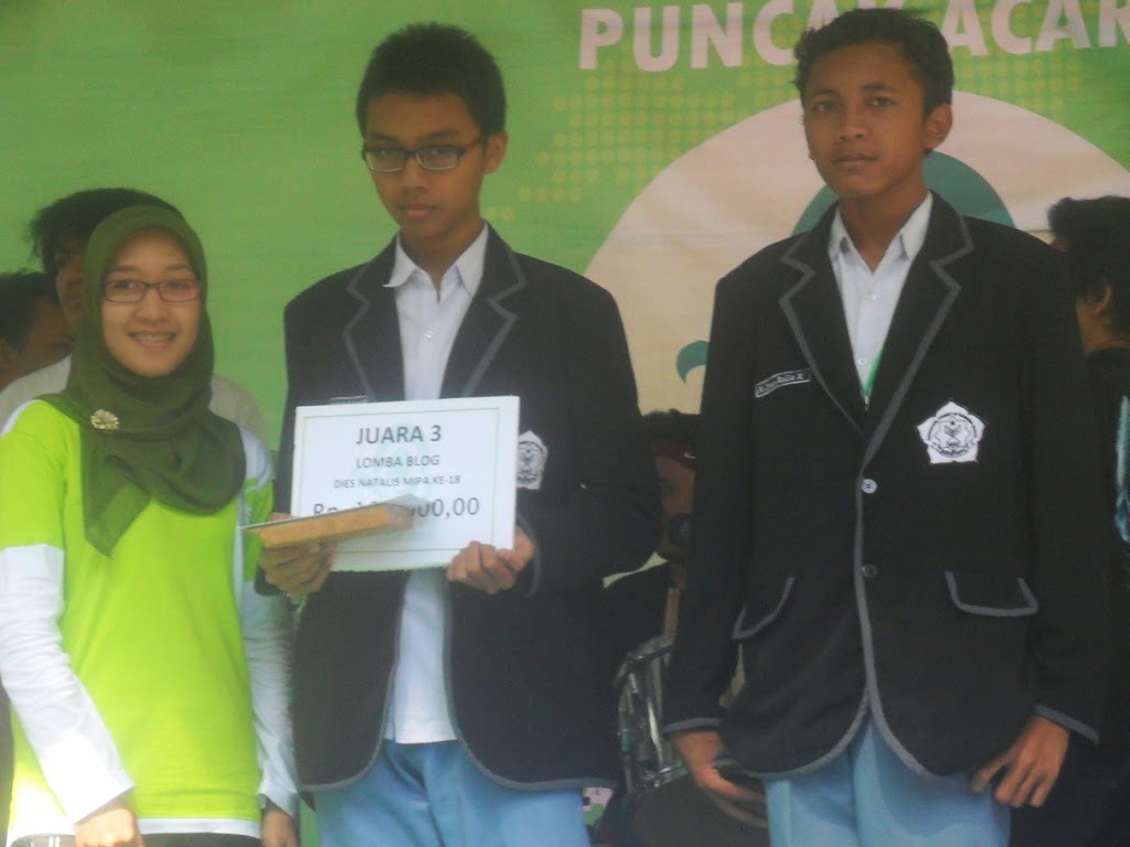 Siswa Boarding Jawara Lomba Blog dan Poster